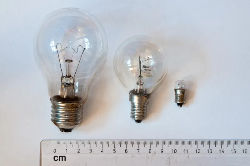 Edison screw lamp holders E14 E24 E10 sizes