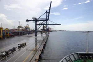 Container terminal with stacked containers