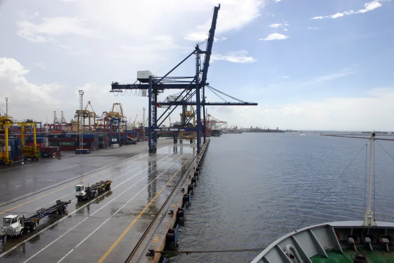 Container terminal with stacked containers